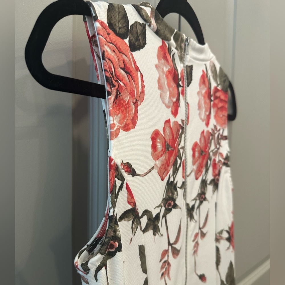 NWOT GUESS DRESS - Picture 5 of 7
